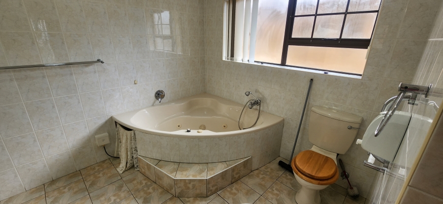 5 Bedroom Property for Sale in Dana Bay Western Cape